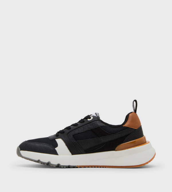 Steve Madden Steve Madden - Black Low Top