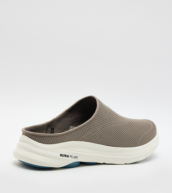 Skechers Skechers - Taupe Casual Slip-ons