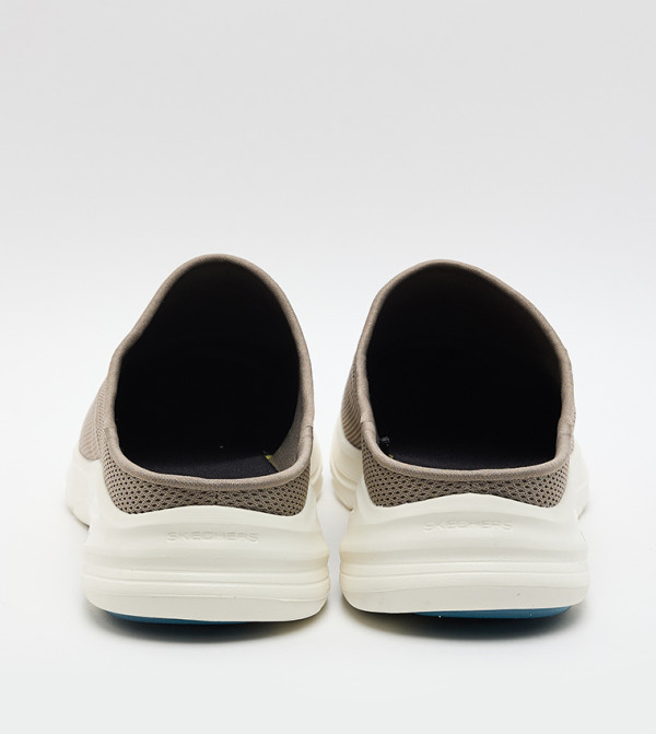 Skechers Skechers - Taupe Casual Slip-ons