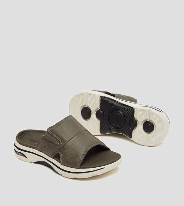 سكيتشرز سكيتشرز - بني  صنادل كاجوال