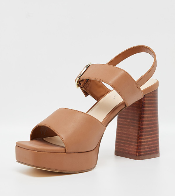 ناين وست صنادل كعب عالي - حنطي كعب