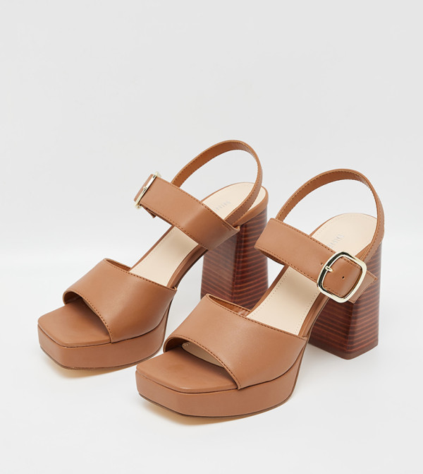 ناين وست صنادل كعب عالي - حنطي كعب