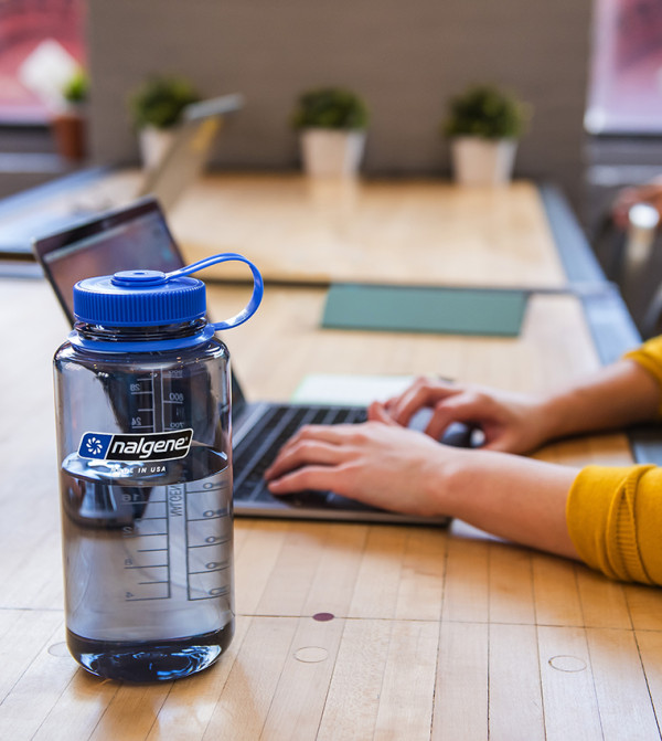 نالجين  - رمادي زجاجات مياه