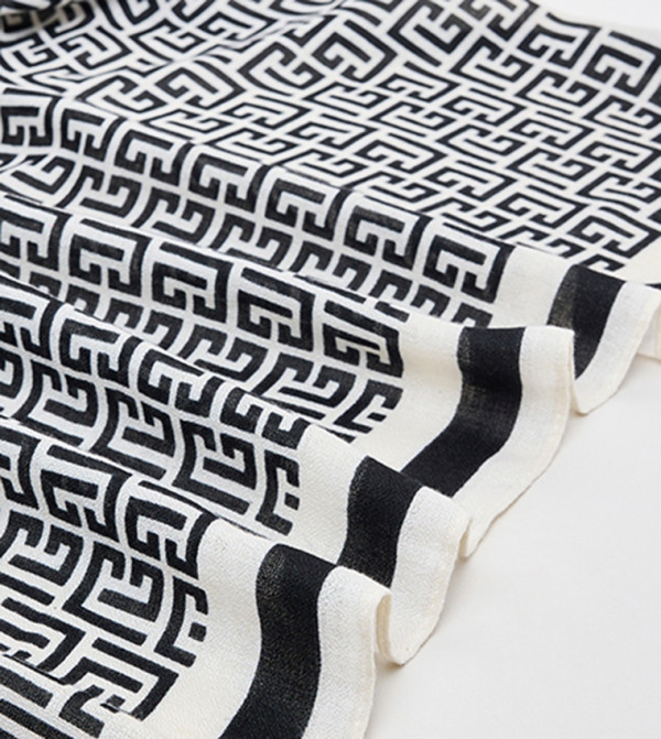 أر آند بي  أوشحة منسوجة  - عاجي  Woven Scarves