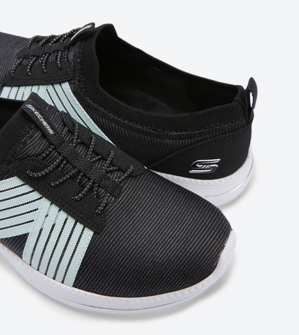 سكيتشرز حصري - أسود Trainers