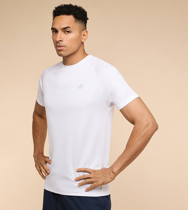 أر آند بي  تيشيرتات وفانيلات  - أبيض T-Shirts & Vests