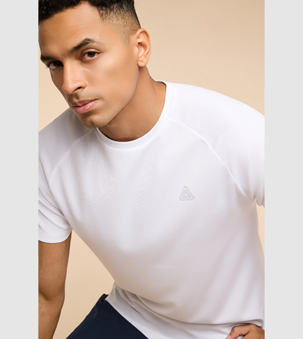 أر آند بي  تيشيرتات وفانيلات  - أبيض T-Shirts & Vests