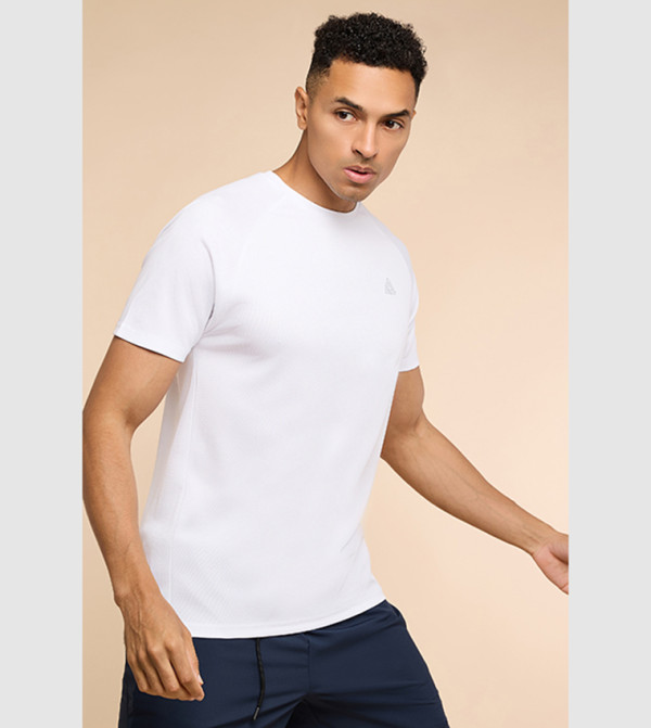 أر آند بي  تيشيرتات وفانيلات  - أبيض T-Shirts & Vests