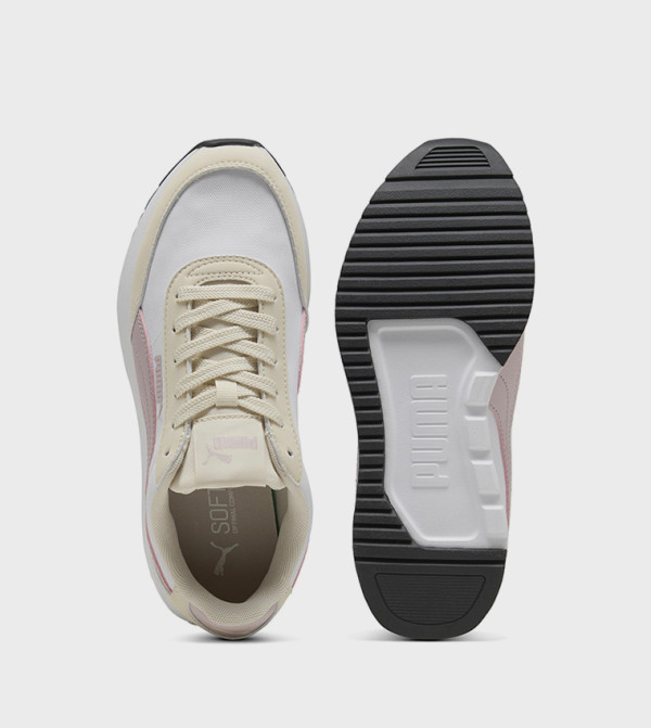 Puma Sneakers - Cream Low Top