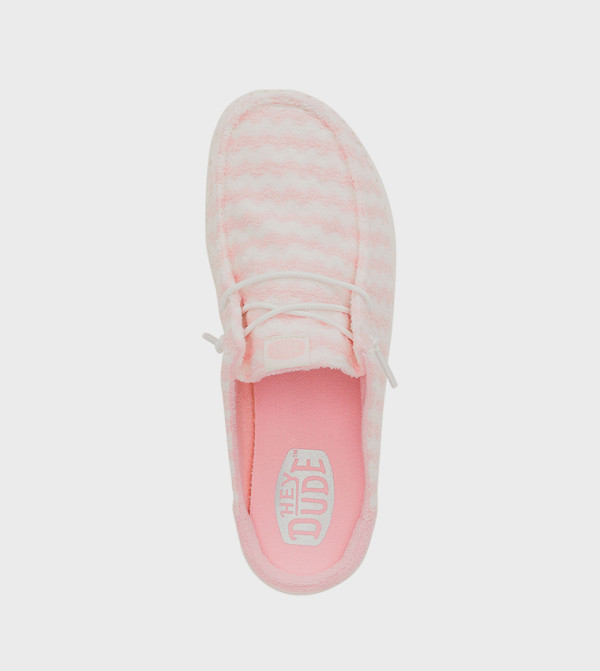 HEY DUDE HEY DUDE - Pink Casual Slip-ons