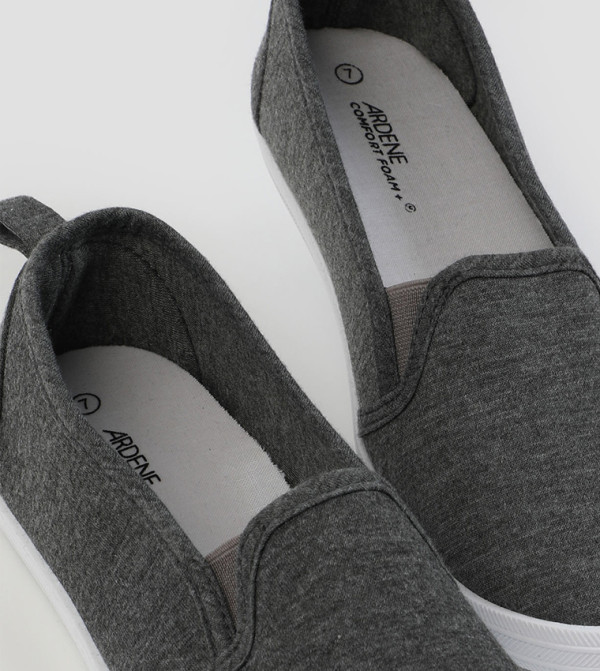 اردين  Slip-Ons - رمادي سهل الارتداء