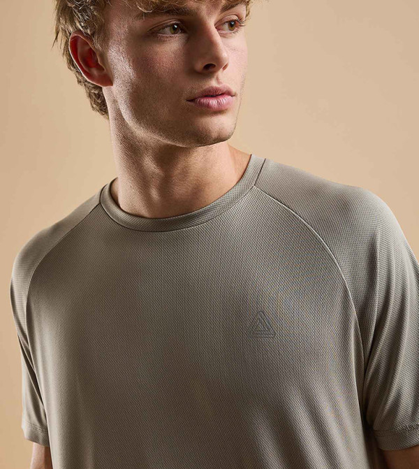 أر آند بي  - أخضر T-Shirts & Vests