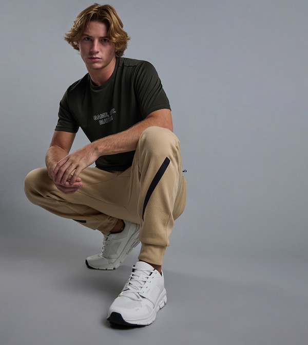 أر آند بي  ملابس رياضة - زيتي  T-Shirts & Vests