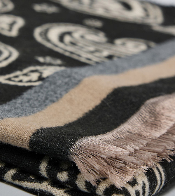 أر آند بي أوشحة - أسود Blanket Scarves