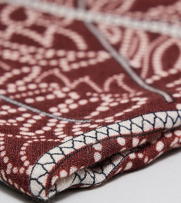 أر آند بي  لفحات - بني محمر  Blanket Scarves