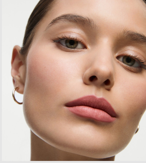 انجلوت انجلوت - متعدد العناية بالشفاه