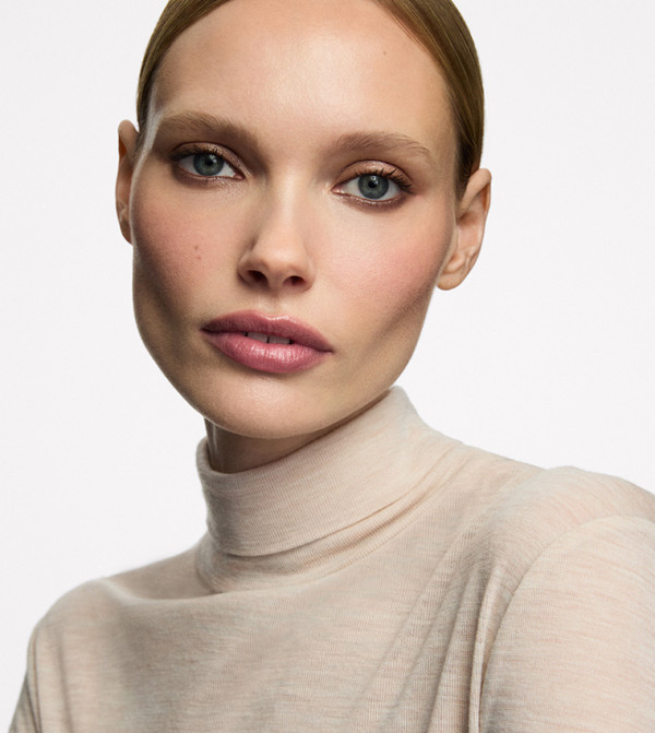 انجلوت  الجمال - وردي العناية بالوجه