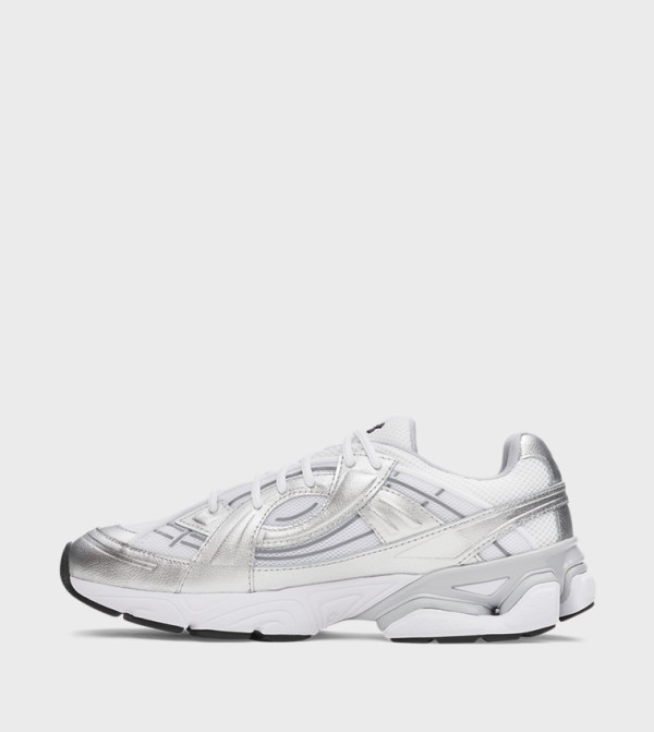 أندر آرمور أحذية سنيكرز - أبيض أحذية برقبة منخفضة