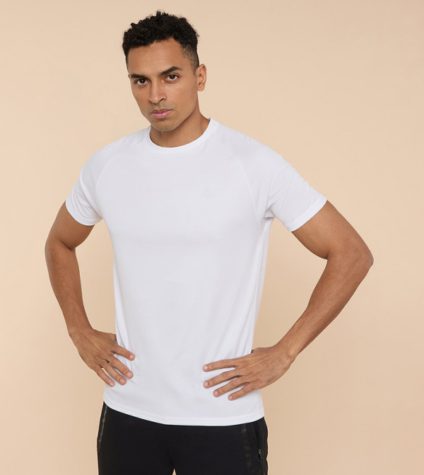 أر آند بي  تيشيرتات وفانيلات  - أبيض T-Shirts & Vests