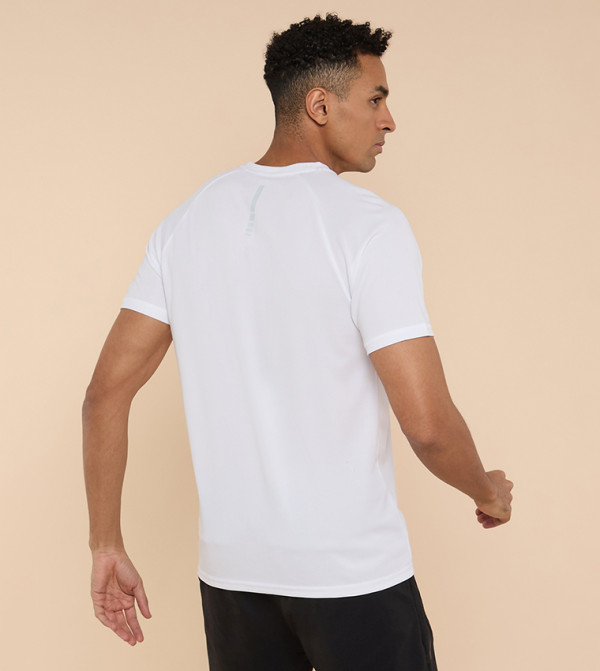 أر آند بي  تيشيرتات وفانيلات  - أبيض T-Shirts & Vests
