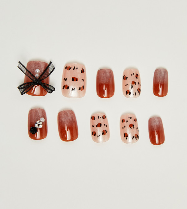 أر آند بي  الأظافر - بني  Nail Accessories