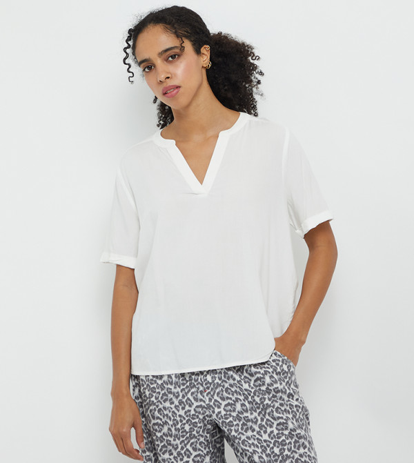 بورن اوربن  - أبيض Casual Tops