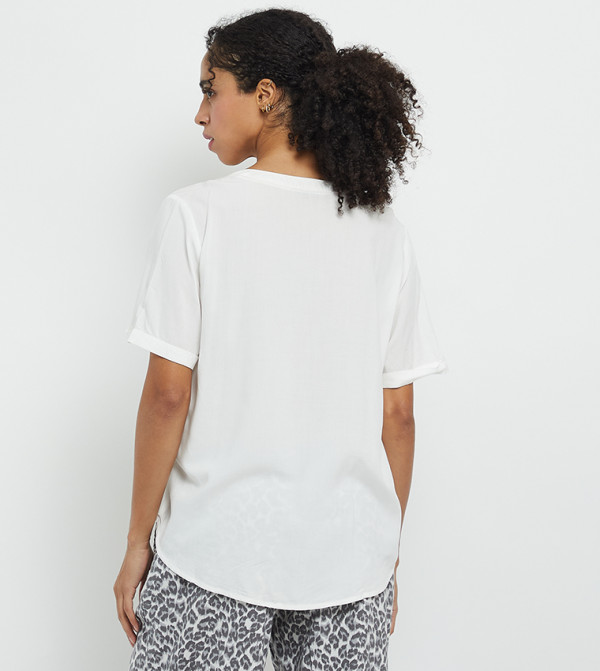 بورن اوربن  - أبيض Casual Tops