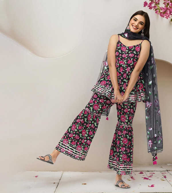 Ishin Ishin - BLACK Kurtas & Sets