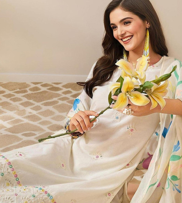 Ishin Ishin - Off White Kurtas & Sets