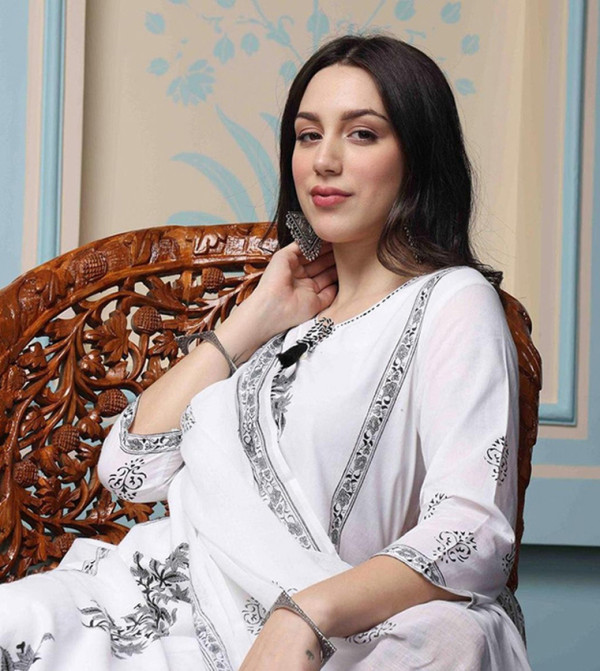 Ishin Ishin - White Kurtas & Sets