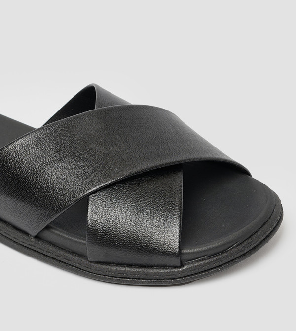 Beira Rio Beira Rio - Black Flat Sandals