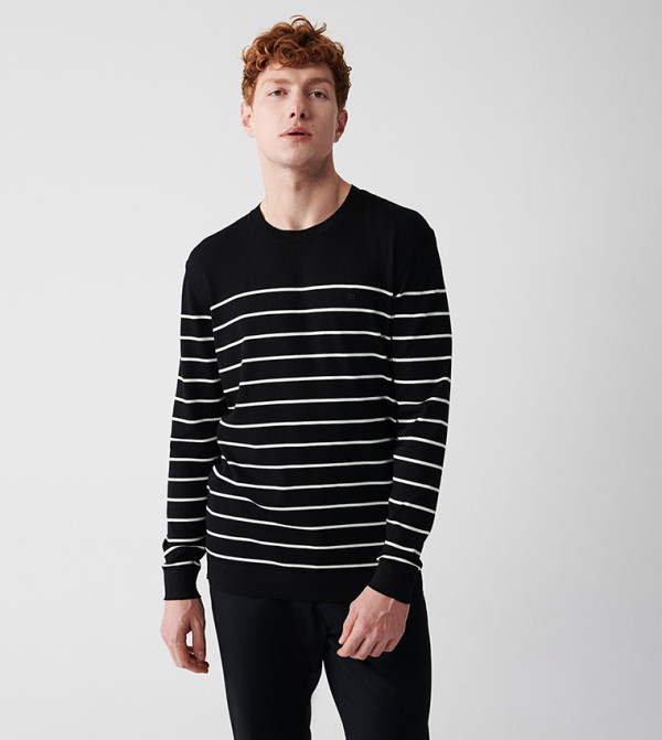 Avva Avva - Black Round Neck Sweaters