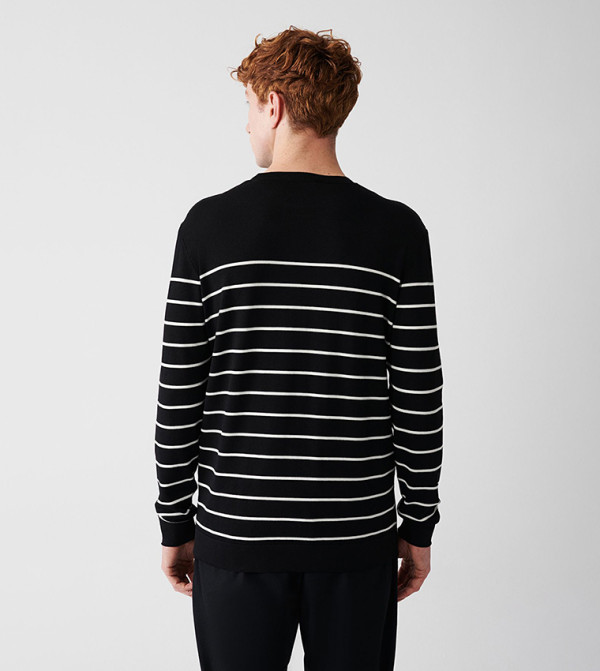 Avva Avva - Black Round Neck Sweaters