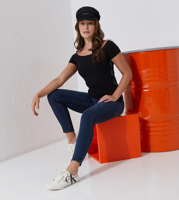 كالفين كلاين كالفين كلاين - كحلي مزرق  جينز ضيق