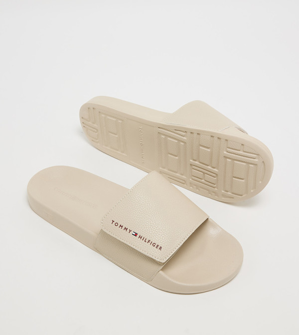 Tommy Hilfiger  Flip flops and Slides - Beige Slides