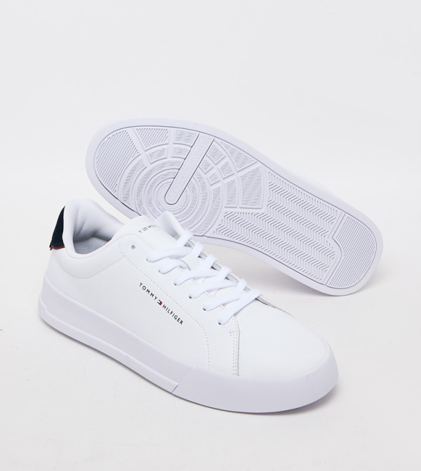 تومي هيلفيغر تومي هيلفيغر - أبيض أحذية برقبة منخفضة 