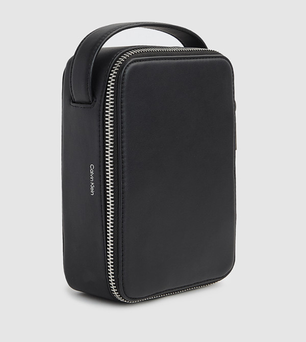 كالفين كلاين كالفين كلاين - أسود حقائب مستلزمات شخصية
