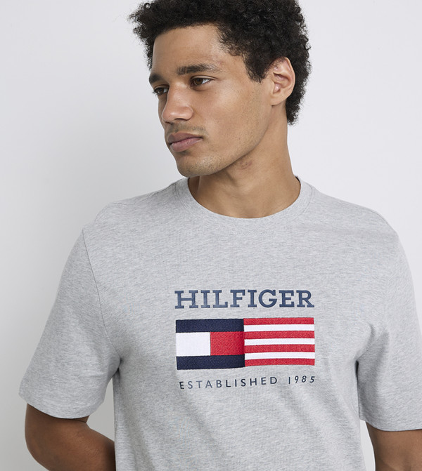تومي هيلفيغر  تيشيرتات كاجوال - رمادي Round Neck T-Shirts