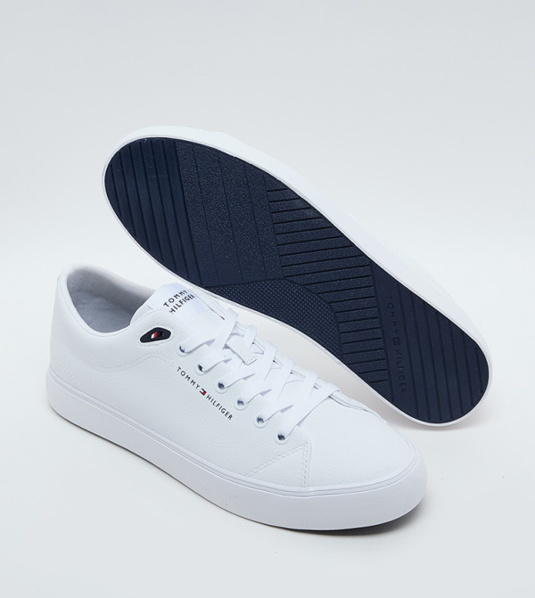 تومي هيلفيغر تومي هيلفيغر - أبيض أحذية برقبة منخفضة 