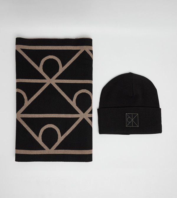 Calvin Klein  Scarves - Black Knitted Scarves