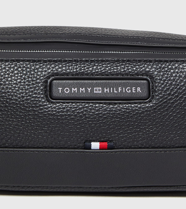 تومي هيلفيغر تومي هيلفيغر - أسود حقائب مستلزمات شخصية