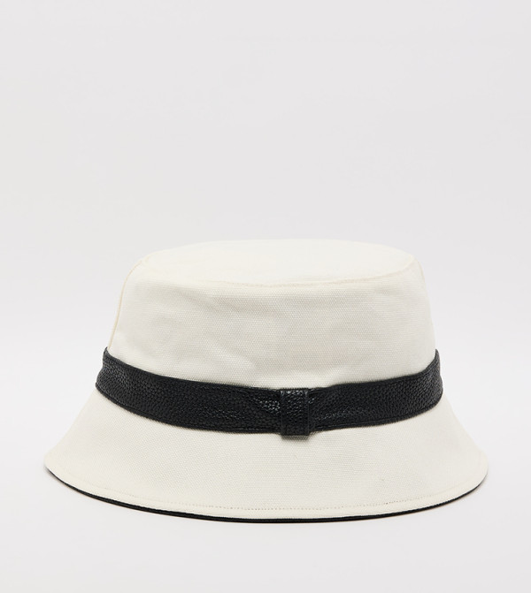 كالفين كلاين كالفين كلاين - أبيض Bucket Hats