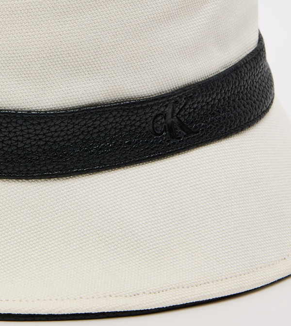 كالفين كلاين كالفين كلاين - أبيض Bucket Hats