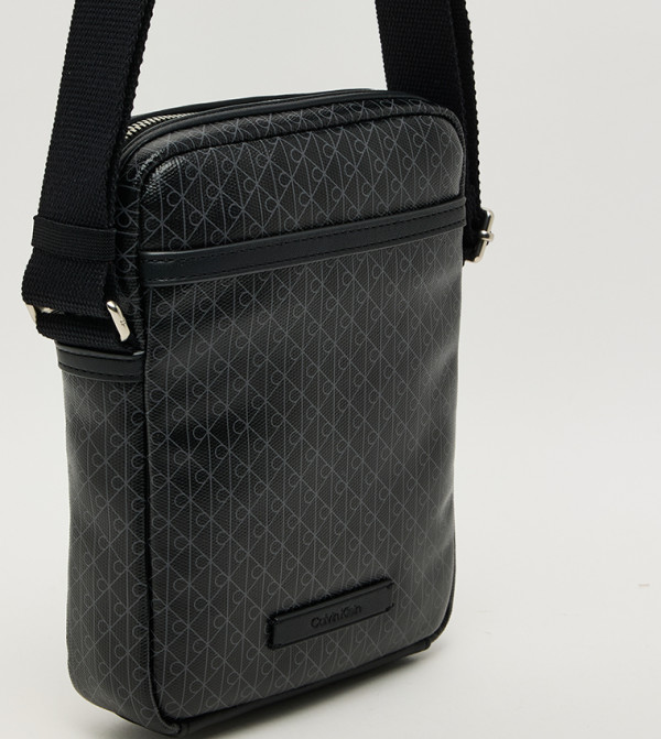 كالفين كلاين كالفين كلاين - أسود Cross Body & Sling Bags