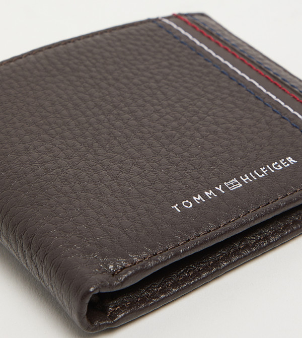 تومي هيلفيغر  محافظ - بني  Cross Body & Sling Bags