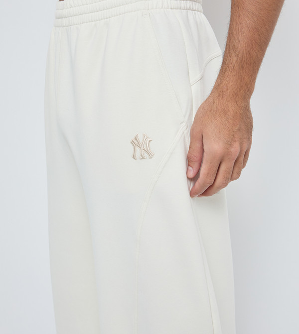إم إل بي بناطيل رياضية - أوف وايت Sweatpants