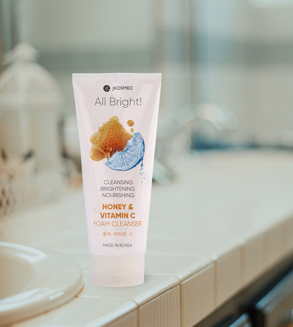 جي كوسميك مستلزمات الحلاقة - برتقالي Cleansers & Exfoliators