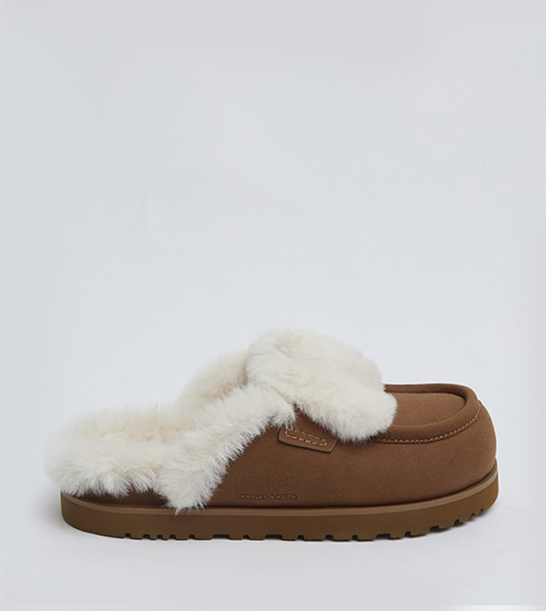 تشارلز آند كيث  Slip-Ons - بني  سهل الارتداء