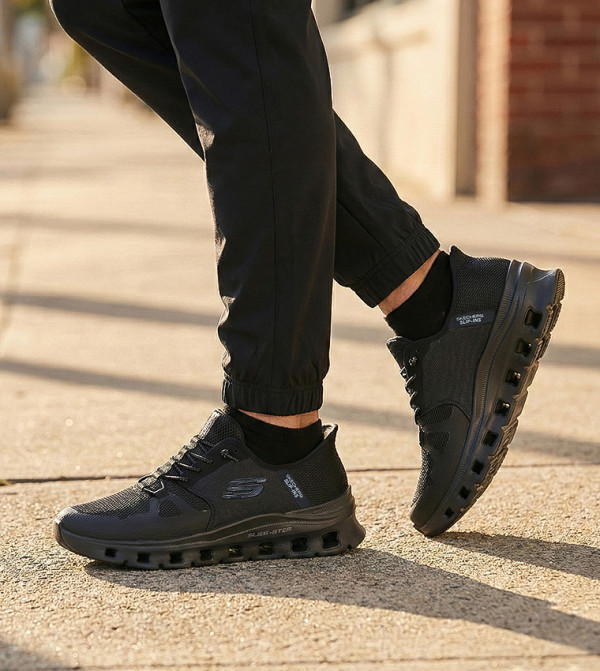 Skechers  - Black Low Top