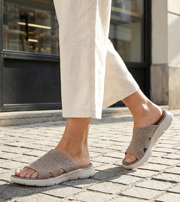 Skechers Skechers - Beige Flat Sandals